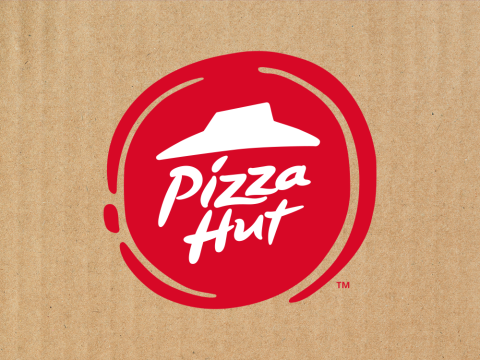 PIZZA HUT social media